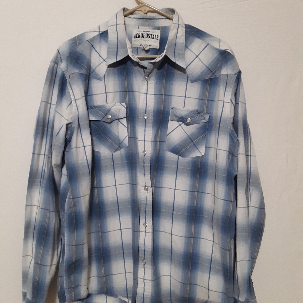 Western style, faux pearl snaps 2 pocket long slee
